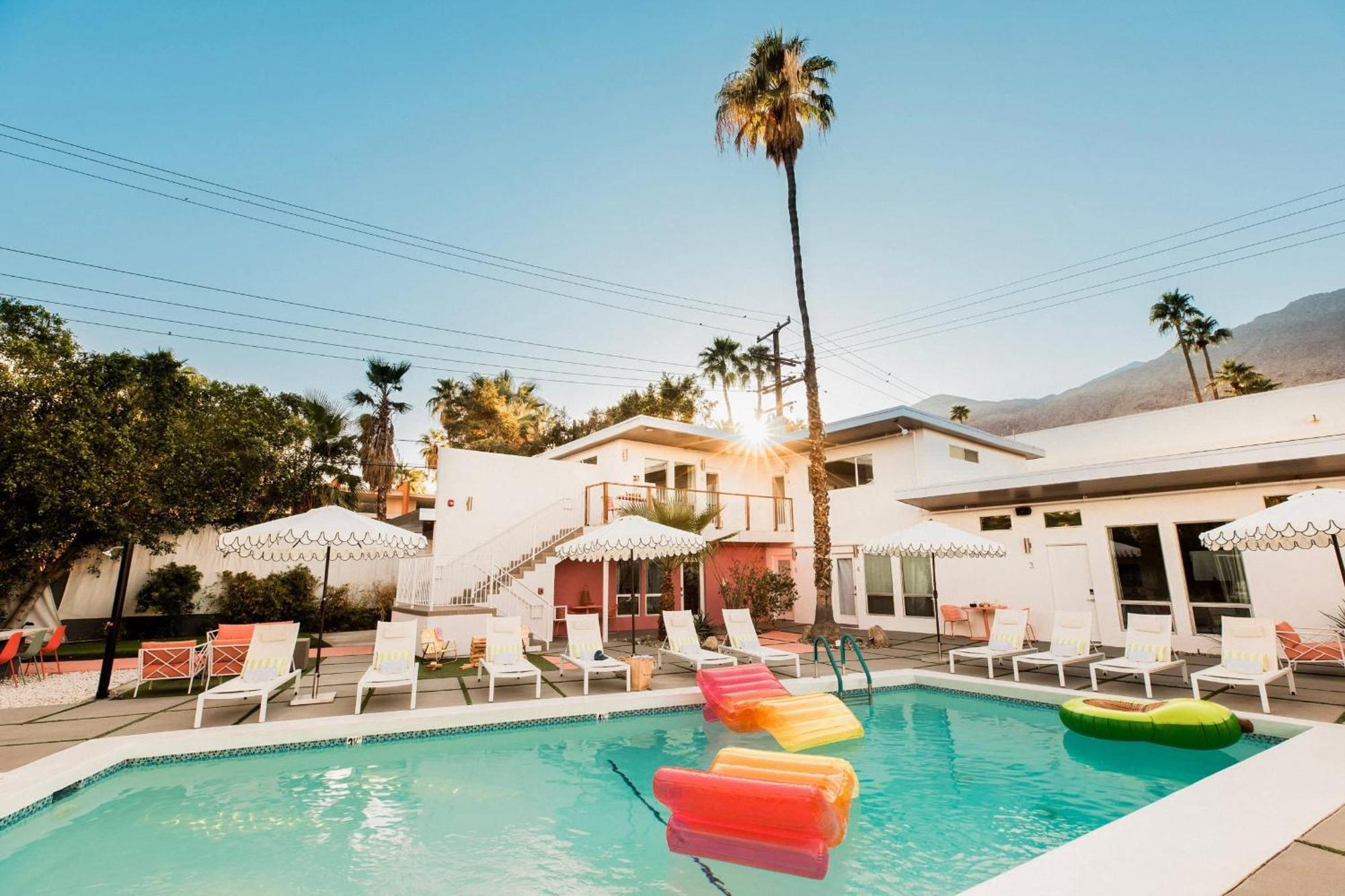 The Wesley By Avantstay Retro Spacious W Bbq Pool Hotel Palm Springs